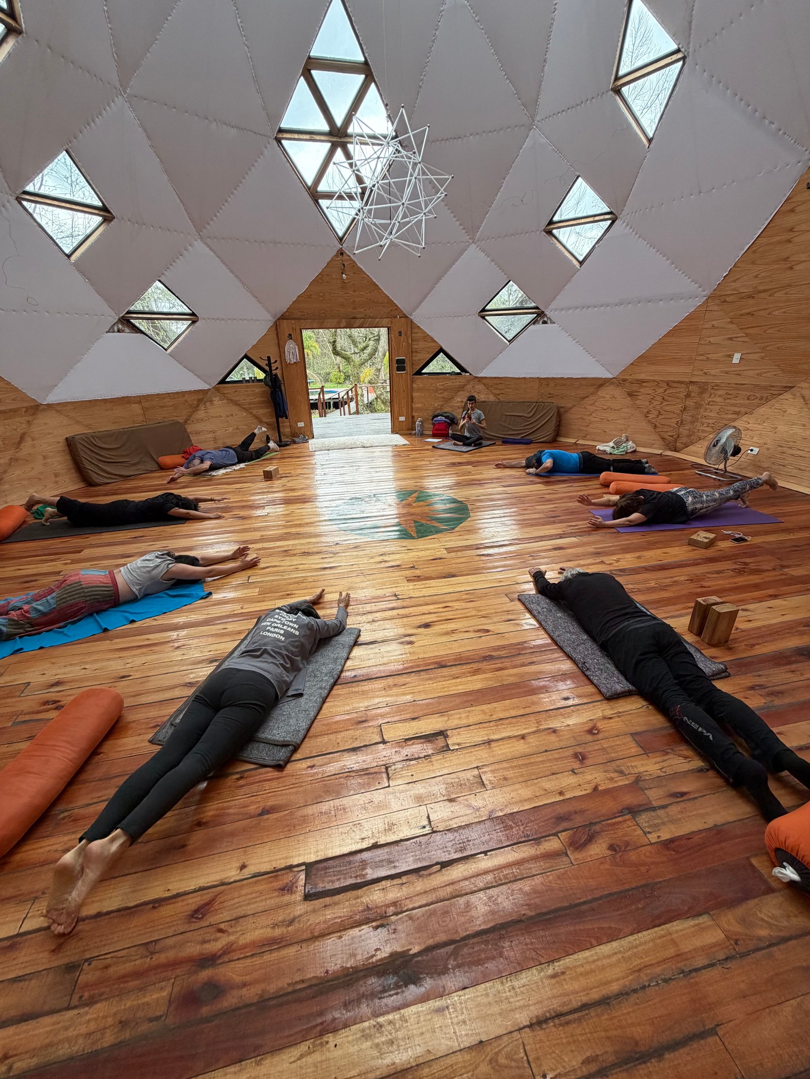 Retiro de yoga y meditaci&oacute;n en el Zome de Tinku-Wasi