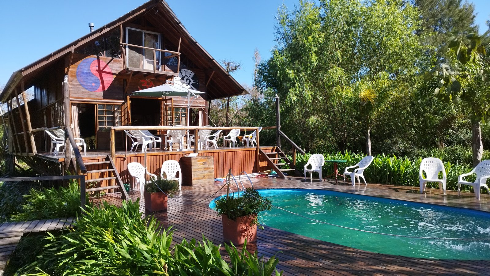 Parque y decks de Tinku-Wasi en el Delta de Tigre